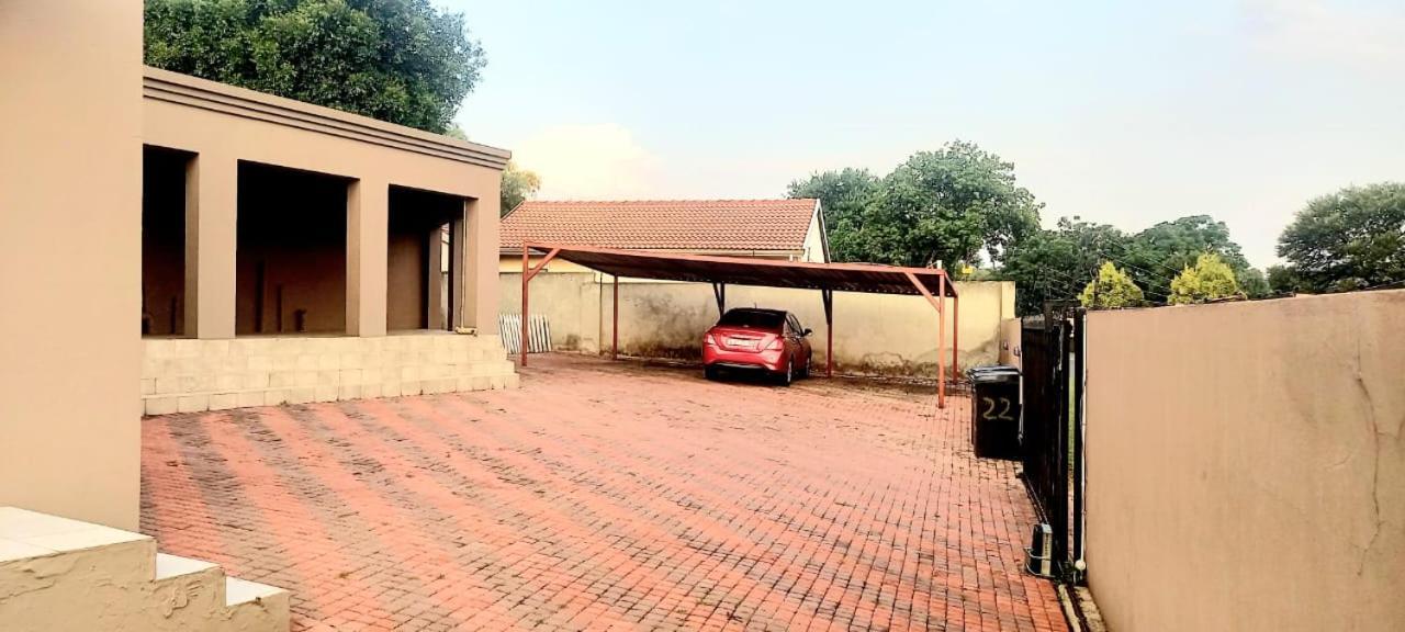 Guest House In Midrand Exterior photo